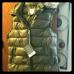 Army green Gap puff vest (with tags)